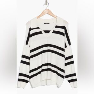 NWT Tahari collar lightweight sweater